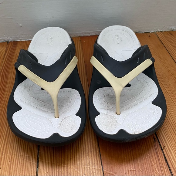 Crocs Flip Flops Womens 10 Mens 8 Thong Black & White Color Block Comfort Logo - Picture 1 of 5